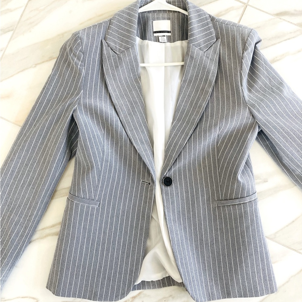 Jules & Léopold blazer size small.